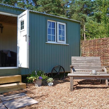 The Laburnum Retreat Shepherd Hut Private Hot Tub Upper Hulme Exteriér fotografie